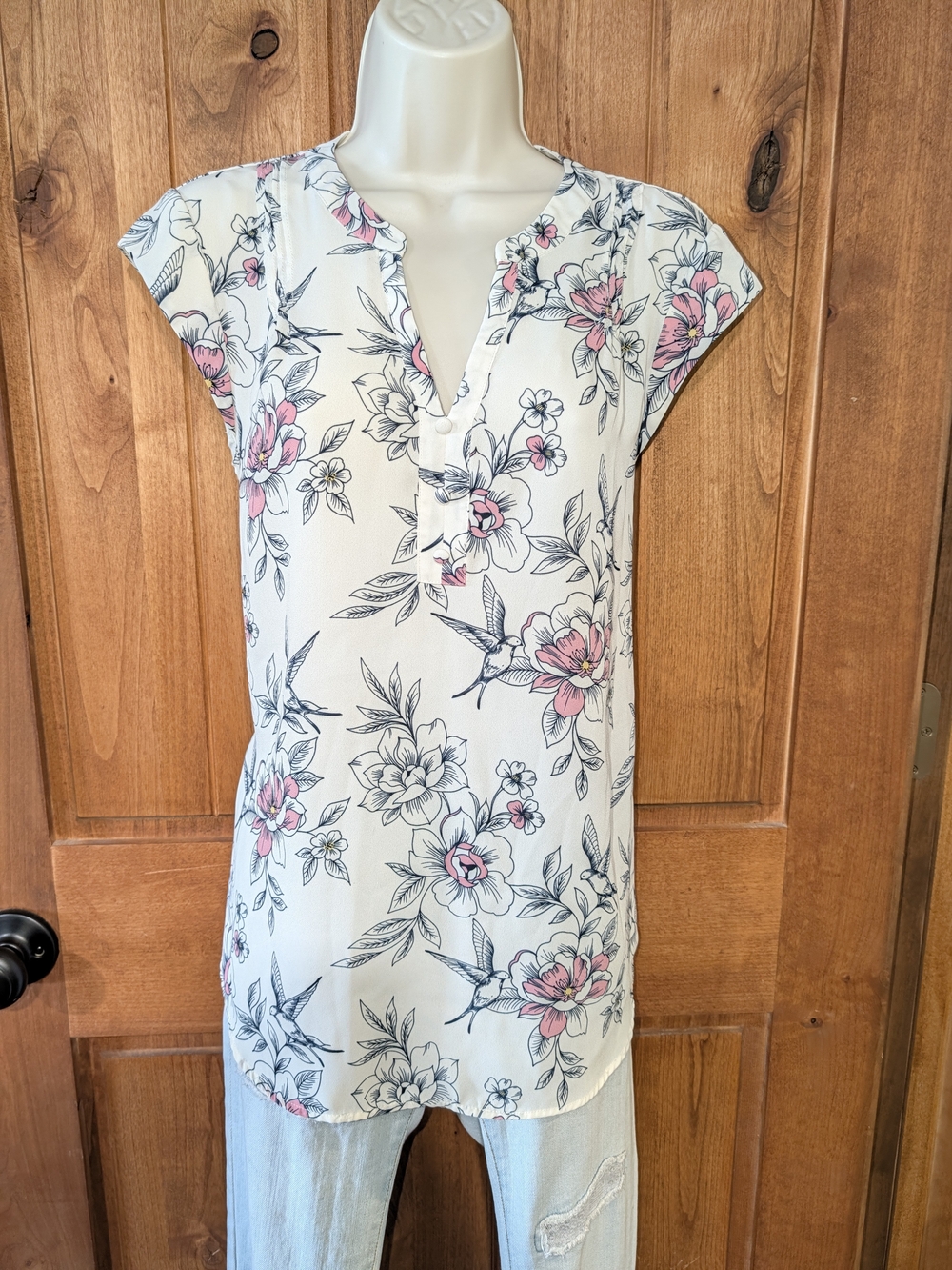 Candie's White Floral And Bird Print Split V-Neck Cap Sleeve Top